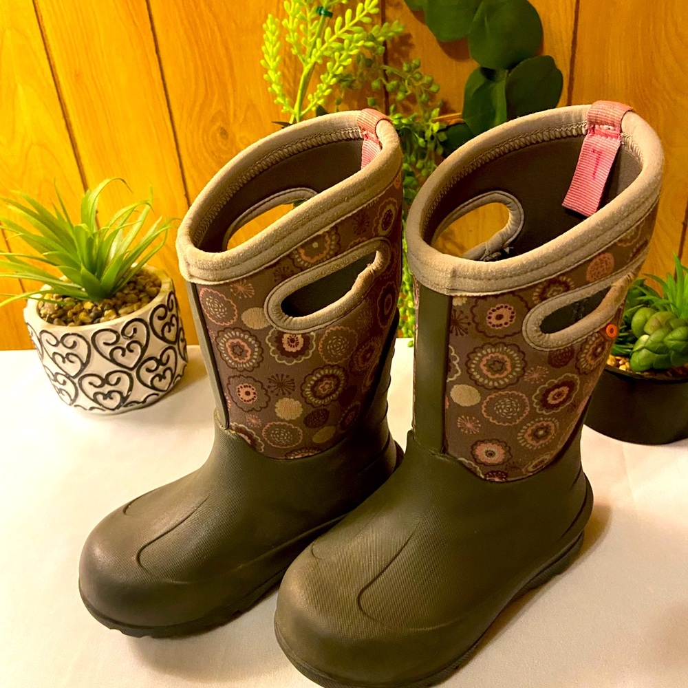 Toddler girls Bogs 10c